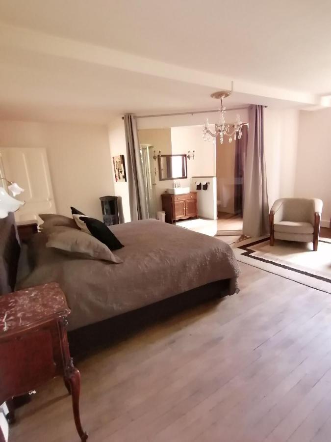 Authentieke Franse kamer. Melay  Buitenkant foto