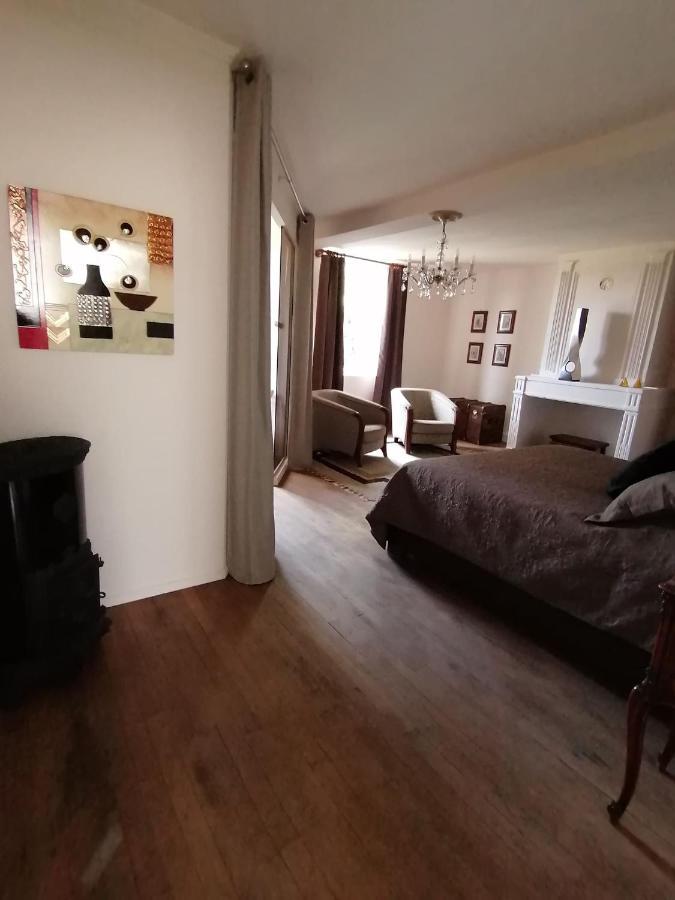 Authentieke Franse kamer. Melay  Buitenkant foto