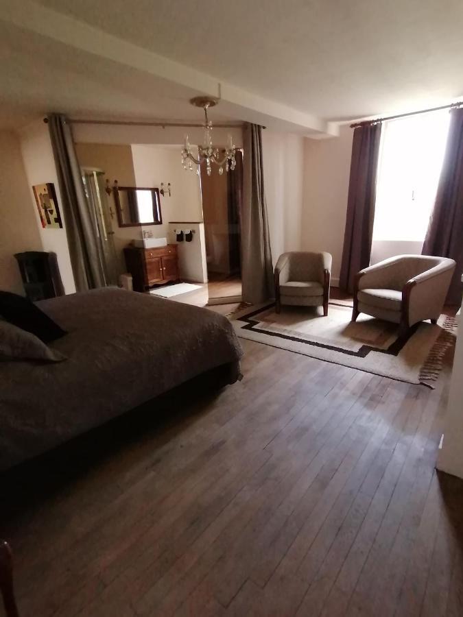 Authentieke Franse kamer. Melay  Buitenkant foto