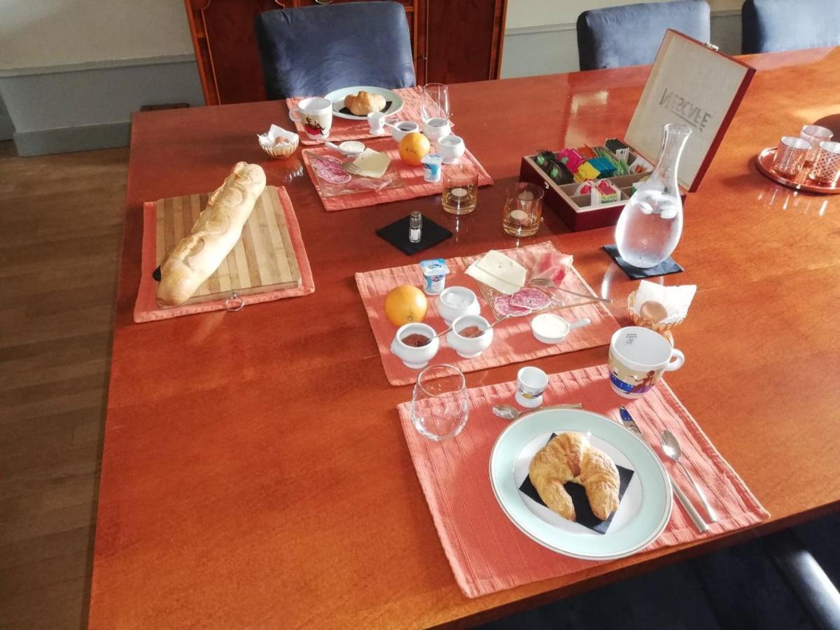Authentieke Franse kamer. Melay  Buitenkant foto